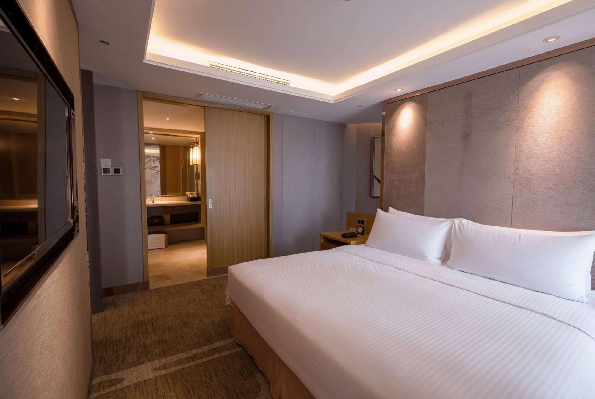 Hotel Ramada Plaza By Wyndham Fuzhou South Exterior foto